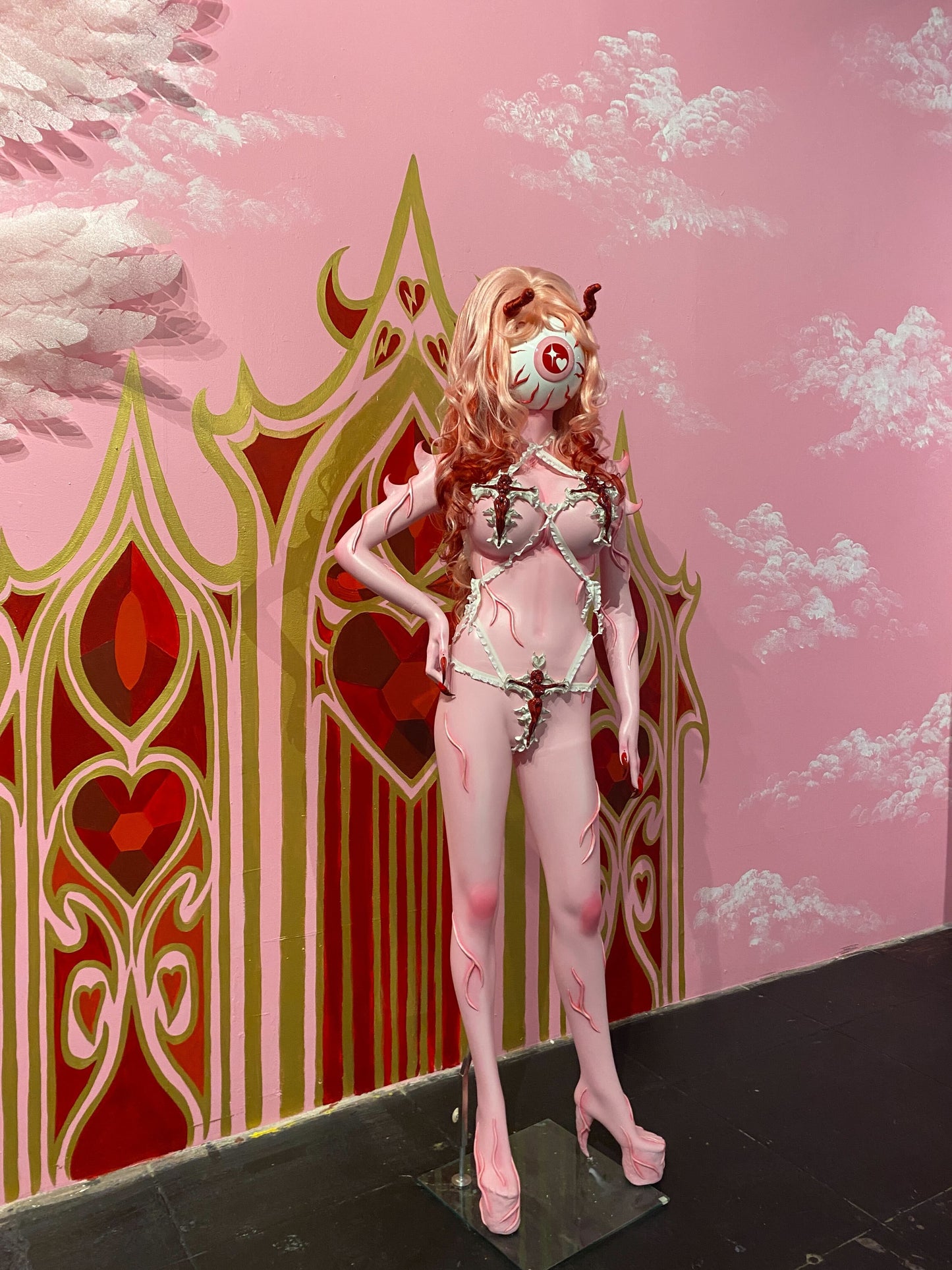 Eyeball Bimbo Sculpture 2