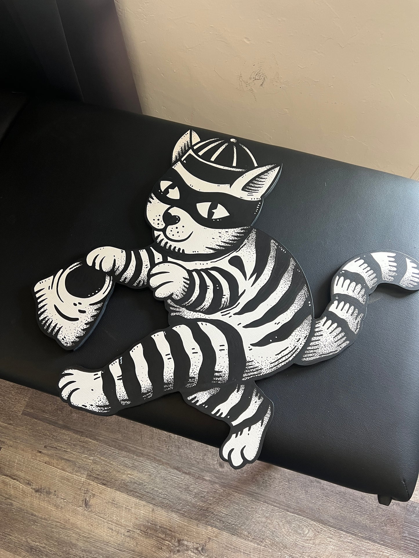 Junkyardla - "Cat Burglar"